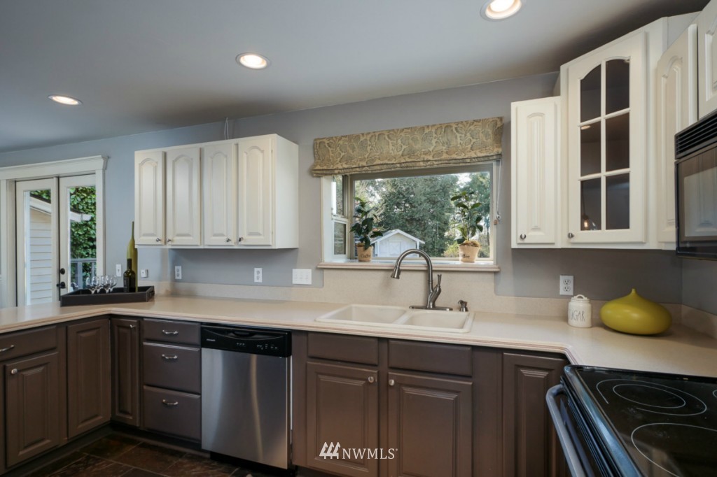 10125 128th Avenue Southeast Renton, WA 98056 - Photo 10 of 22 Gallery Image 10