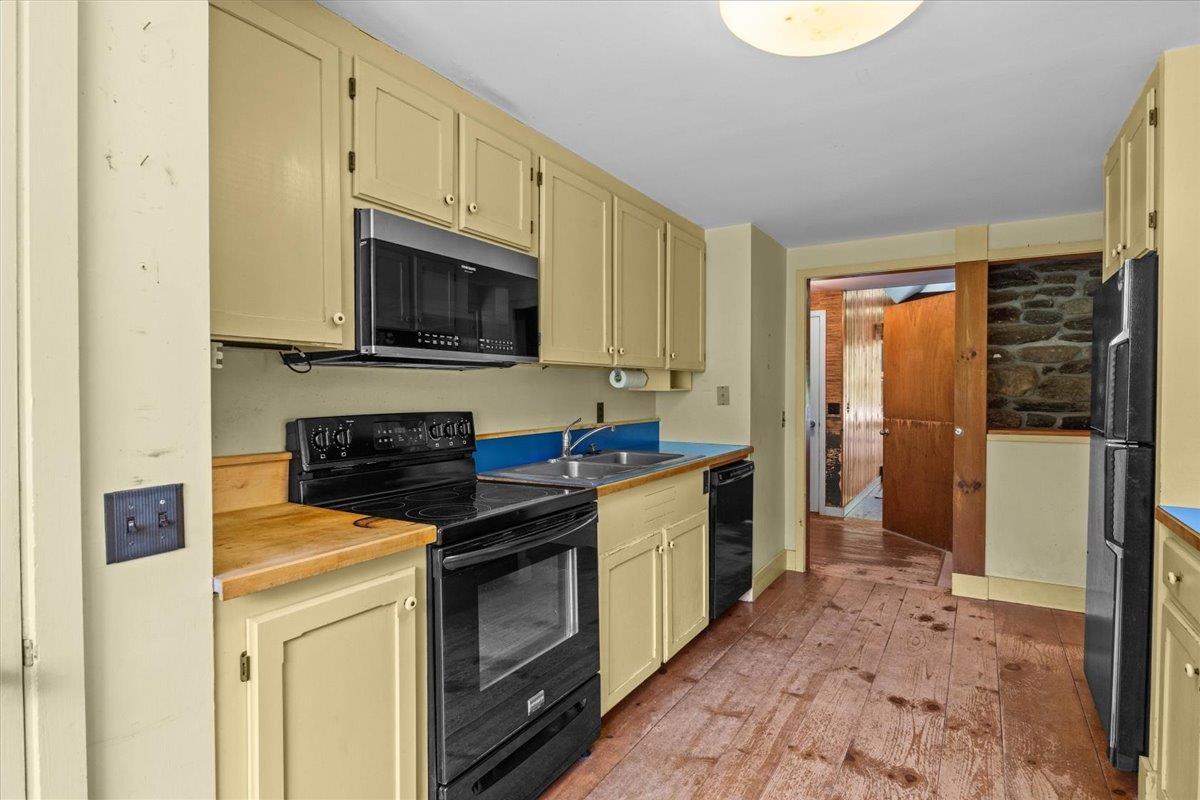 765 Upper Hollow Road Stowe, VT 05672 - Photo 8 of 60