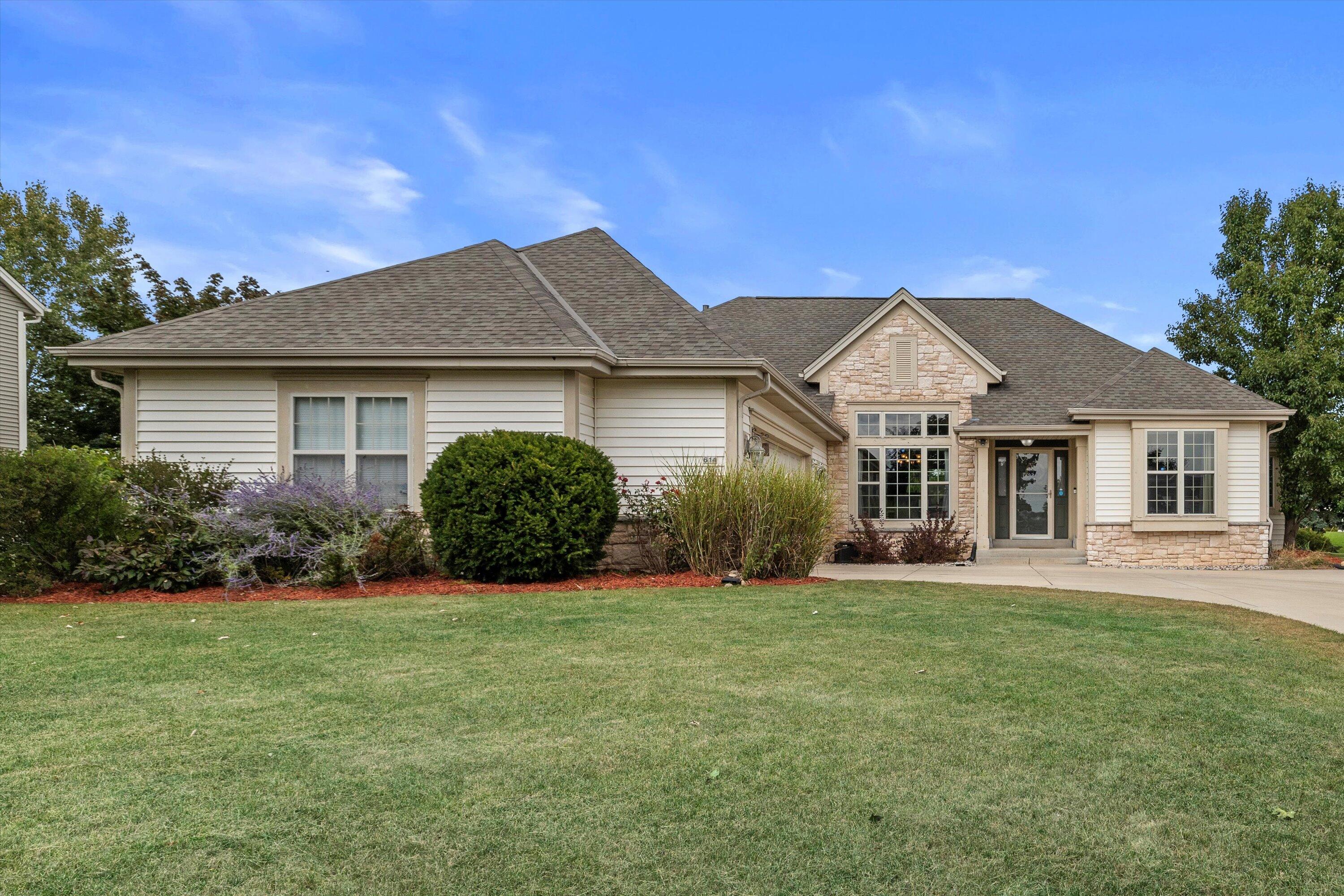 614 Stoecker Farm Ave, Mukwonago, WI