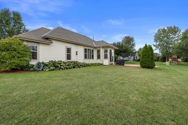 $545,000 | 614 Stoecker Farm Avenue, Mukwonago, WI 53149