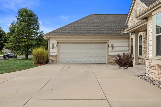 $545,000 | 614 Stoecker Farm Avenue, Mukwonago, WI 53149