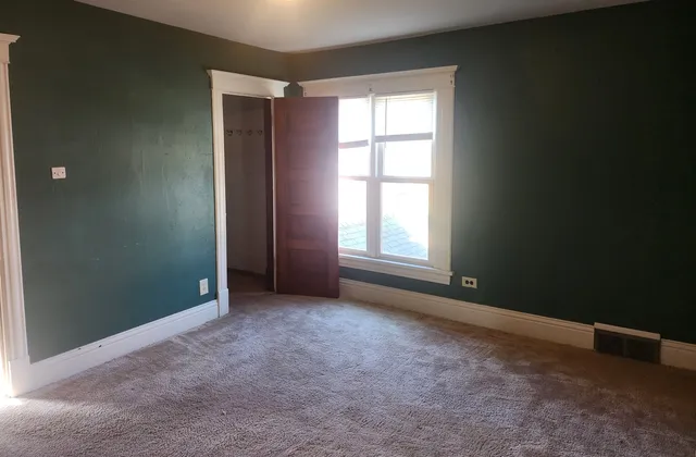 $2,200 | 17 McHenry Avenue, Crystal Lake, IL 60014