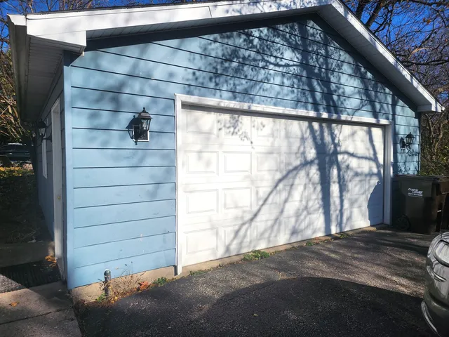 $2,200 | 17 McHenry Avenue, Crystal Lake, IL 60014