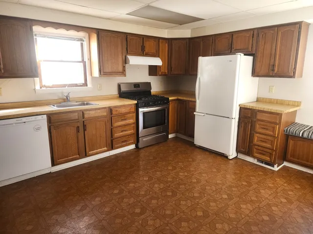 $2,200 | 17 McHenry Avenue, Crystal Lake, IL 60014