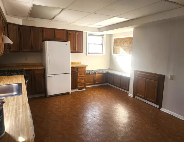 $2,200 | 17 McHenry Avenue, Crystal Lake, IL 60014