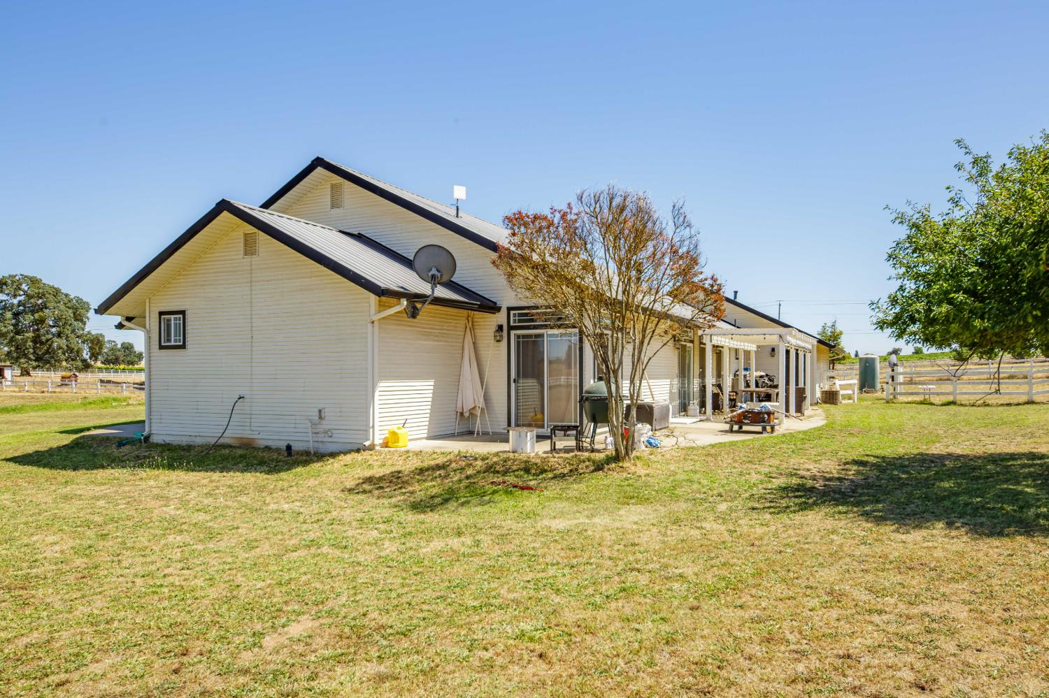 19255 Brandt Road Lodi, CA 95240 - Photo 7 of 58