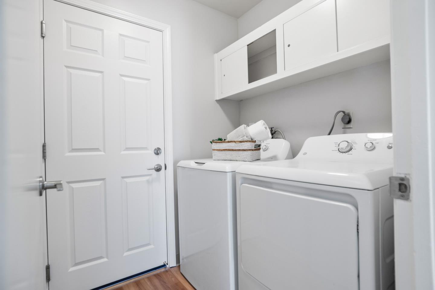 965 Buckeye Drive Sunnyvale, CA 94086 - Photo 23 of 27 a utility room with dryer and washer