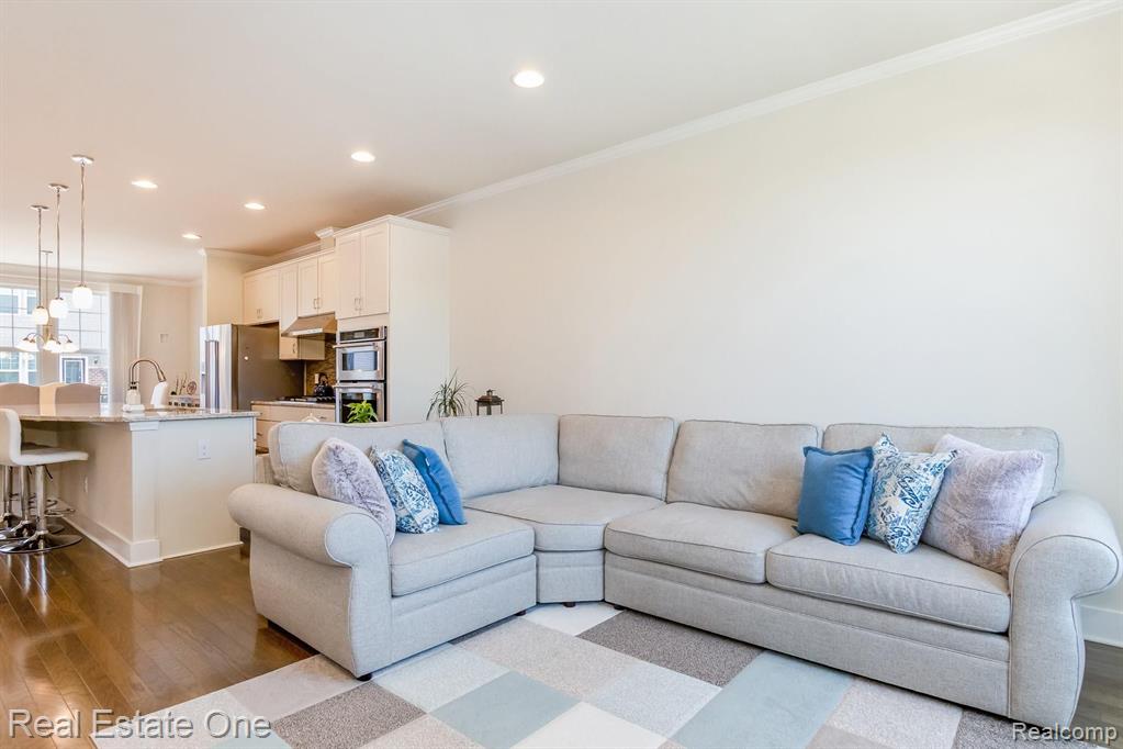 2892 Glenbar Circle Rochester, MI 48307 - Photo 5 of 29