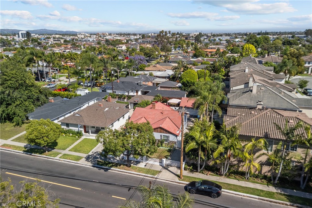 11648 Rives Avenue Downey, CA 90241 - Photo 3 of 58