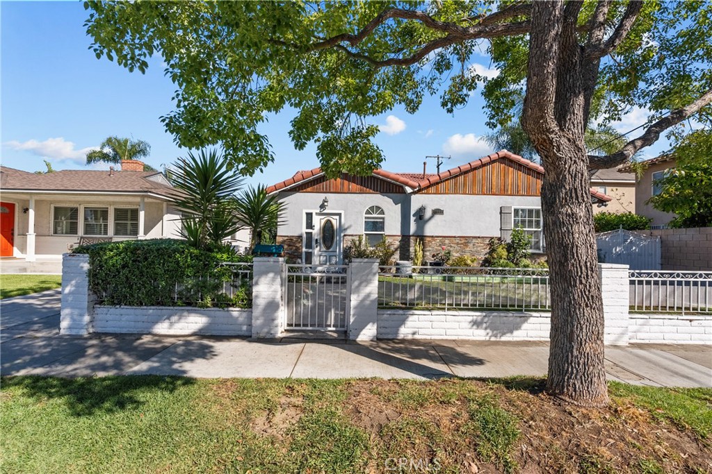 11648 Rives Avenue Downey, CA 90241 - Photo 9 of 58