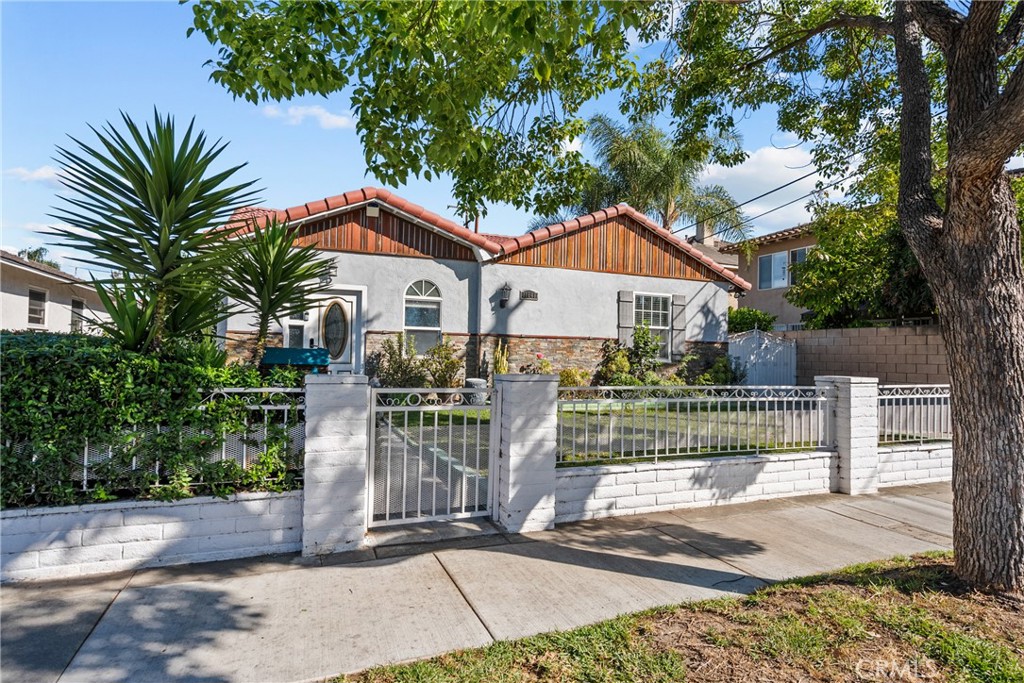 11648 Rives Avenue Downey, CA 90241 - Photo 10 of 58