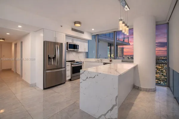 $4,500 | 92 Southwest 3rd Street, Unit 4310, Miami, FL 33130