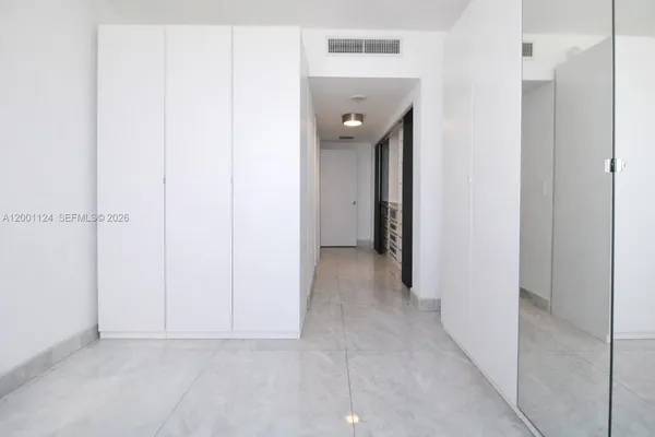 $4,500 | 92 Southwest 3rd Street, Unit 4310, Miami, FL 33130