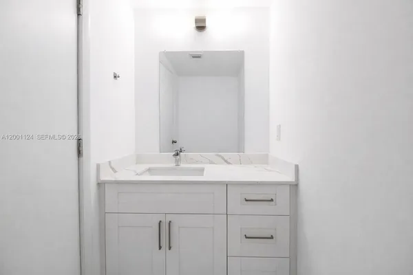 $4,500 | 92 Southwest 3rd Street, Unit 4310, Miami, FL 33130