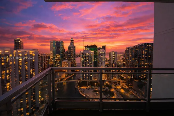 $4,500 | 92 Southwest 3rd Street, Unit 4310, Miami, FL 33130