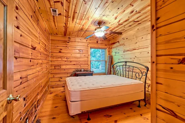 $274,900 | 105 Cozy Pne Lane, Murphy, NC 28906