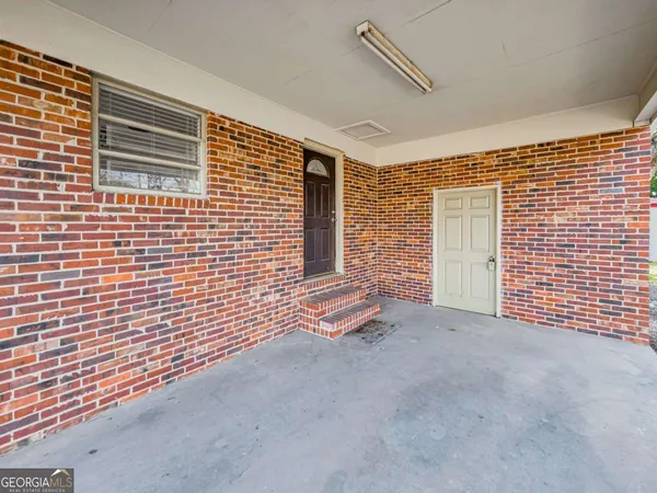 a view of empty room with windows