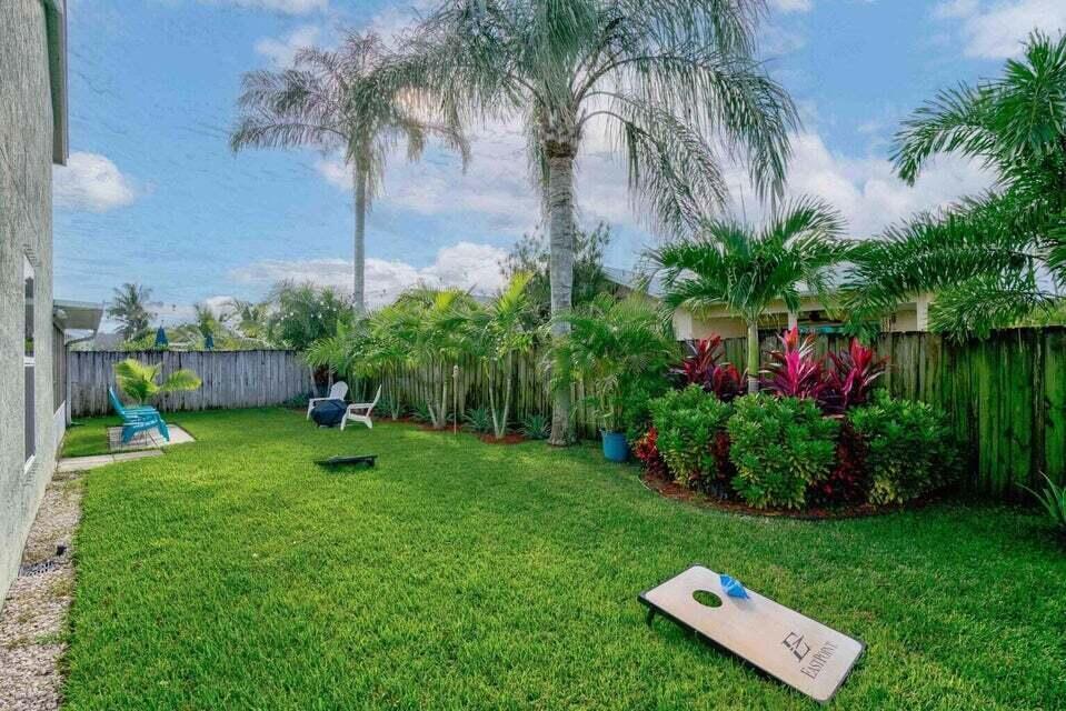 6178 Garrett Street Jupiter, FL 33458 - Photo 15 of 18 backyard