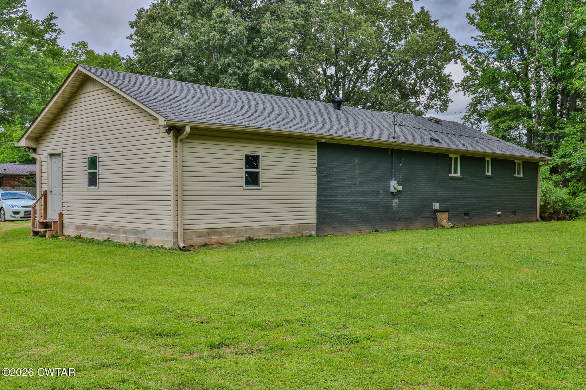 25 Shady Lane Huntingdon, TN 38344 - Photo 13 of 16 a front view of a house with garden