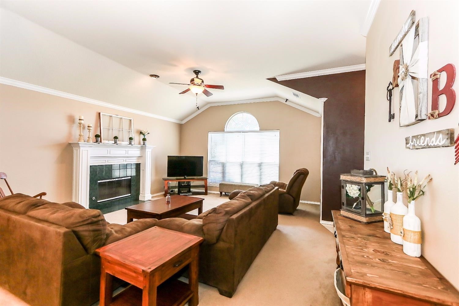 2902 87th Street Lubbock, TX 79423 - Photo 3 of 10 Add'l Living Area