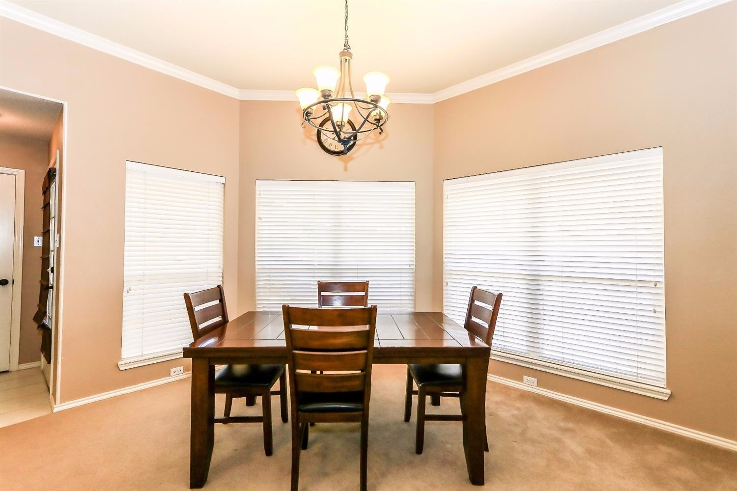 2902 87th Street Lubbock, TX 79423 - Photo 4 of 10 Eating Area