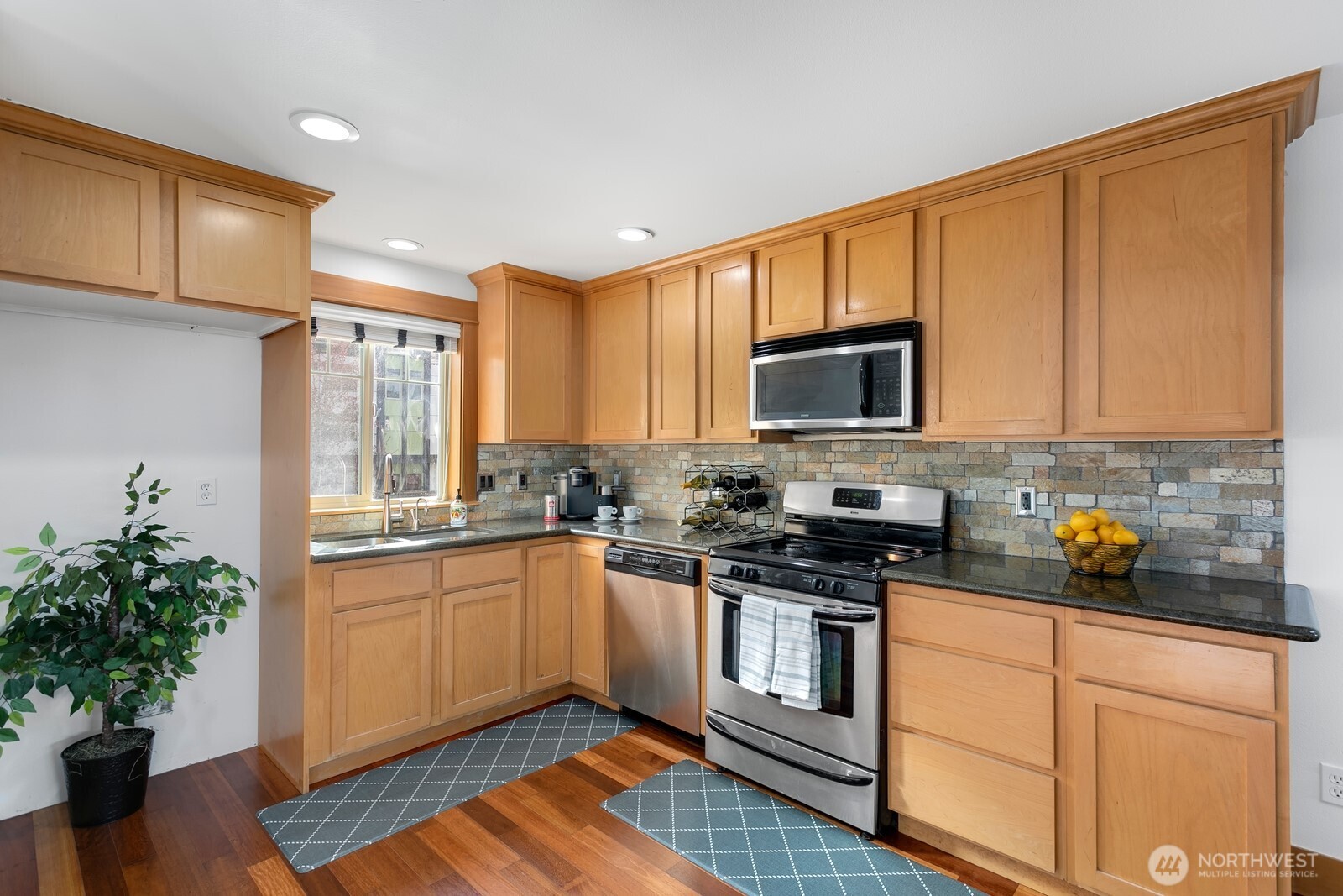 4839 Delridge Way Southwest, Unit B Seattle, WA 98106 - Photo 9 of 31 Gallery Image 9