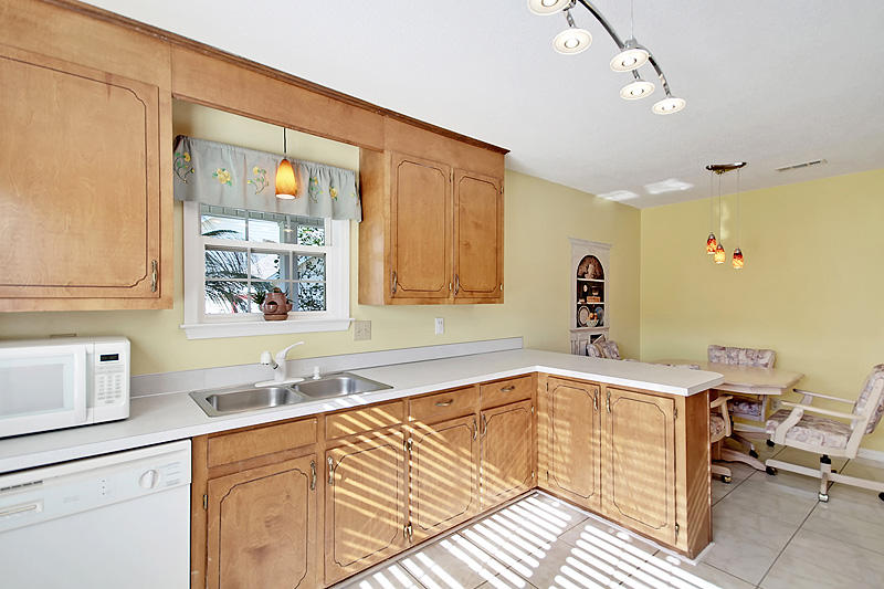 153 Iron Road Summerville, SC 29486 - Photo 13 of 28 Spacious kitchen