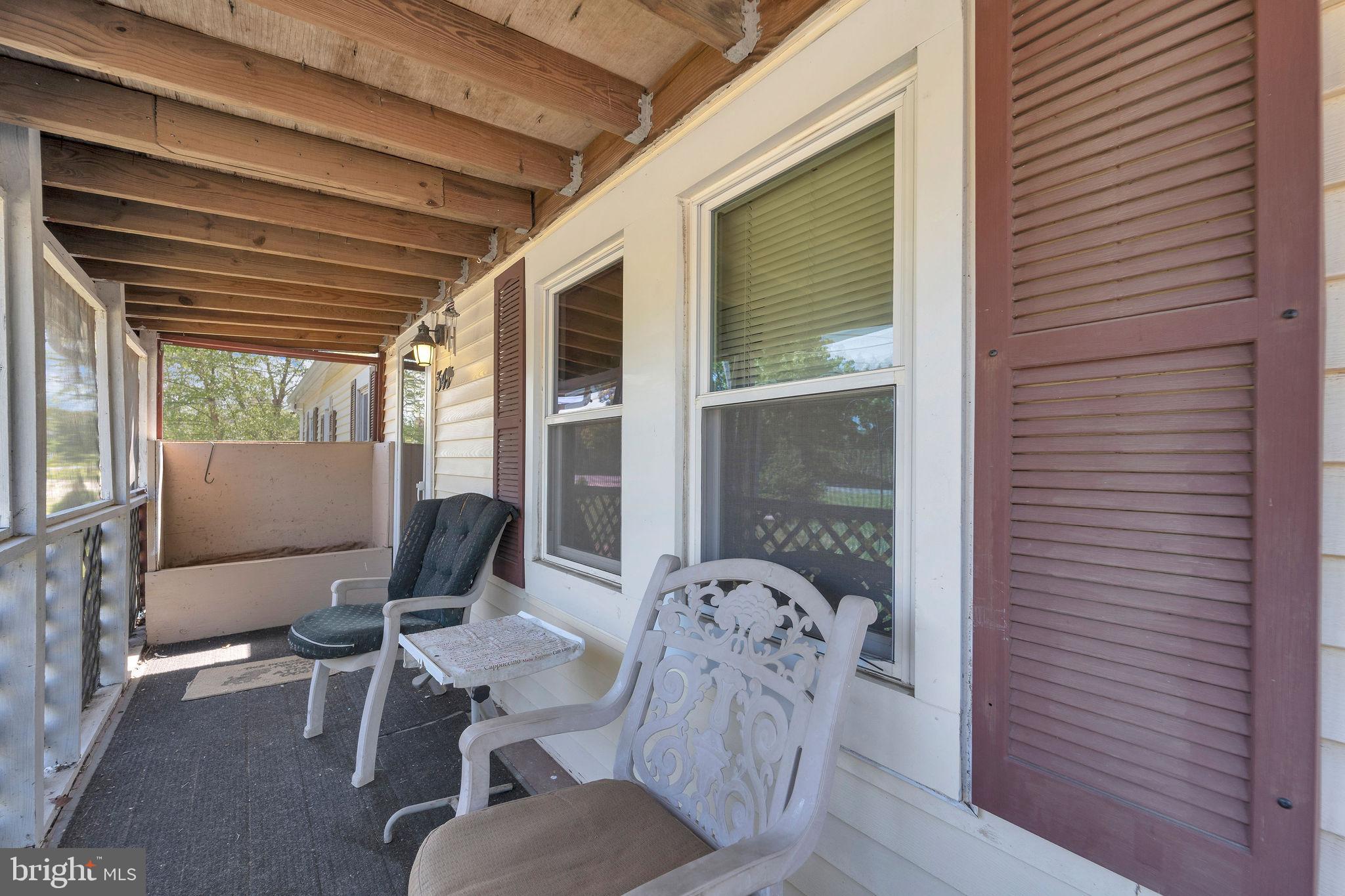 347 Quaker Neck Road Salem, NJ 08079 - Photo 6 of 35 Covered Screened-In Front Porch