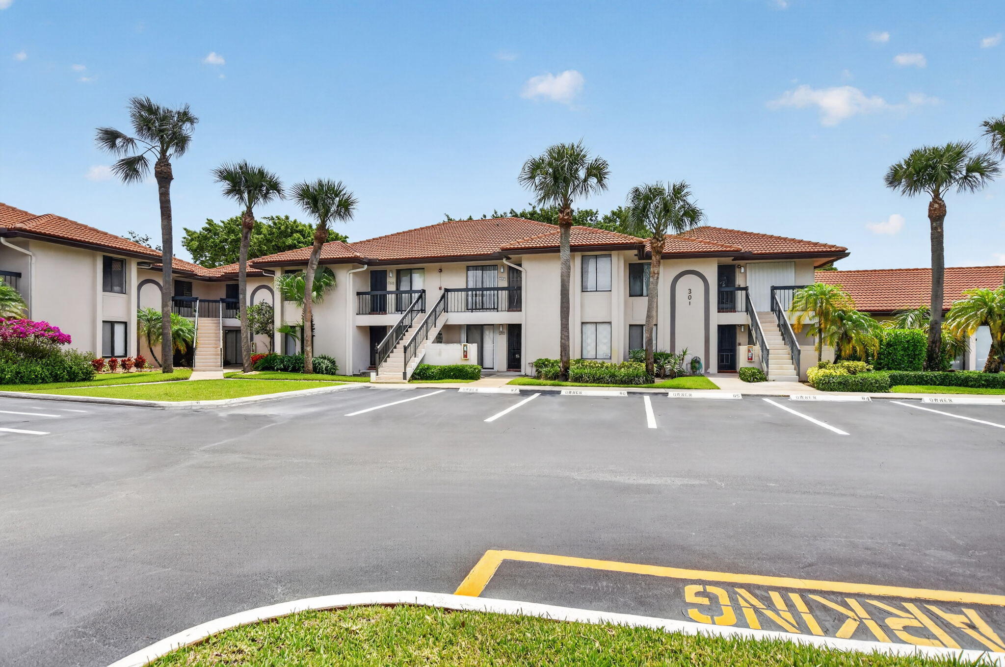 301 Club Circle, Unit 208 Boca Raton, FL 33487 - Photo 2 of 37 1-web-or-mls-DSC_4053