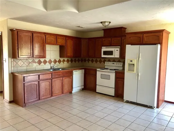 $780 | 2000 Circle Drive, Unit 6, Mission, TX 78572