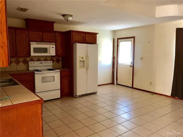 $780 | 2000 Circle Drive, Unit 6, Mission, TX 78572