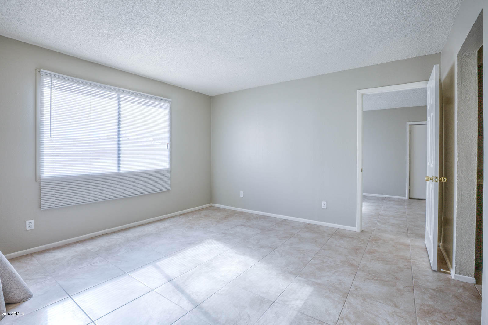 8244 West Osborn Road Phoenix, AZ 85033 - Photo 4 of 24 Living Room