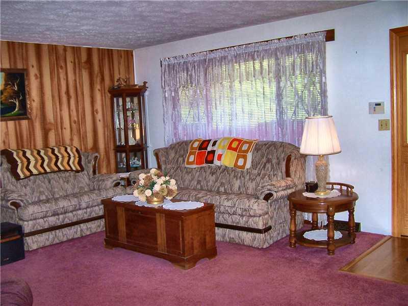 554 Hill Road Georgetown, PA 15043 - Photo 7 of 17 Living Room.
