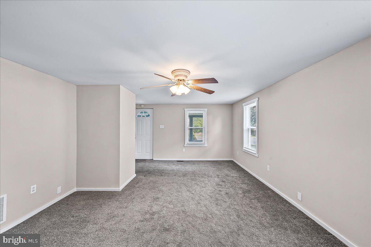 1242 Chestnut Street Marcus Hook, PA 19061 - Photo 9 of 32