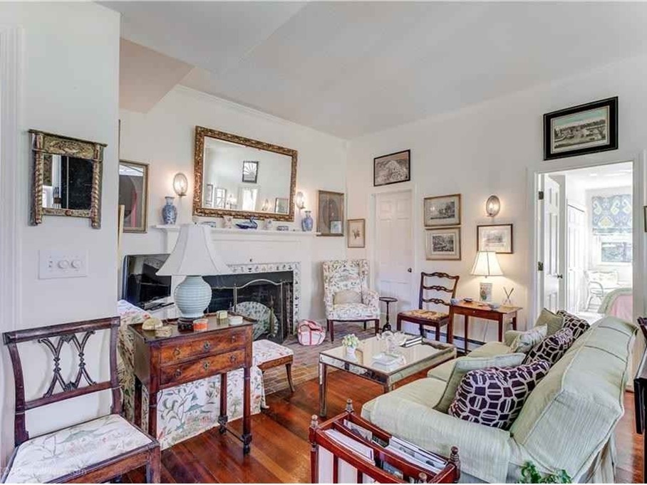 18 Ledge Road Newport, RI 02840 - Photo 29 of 32 Guest Cottage Living