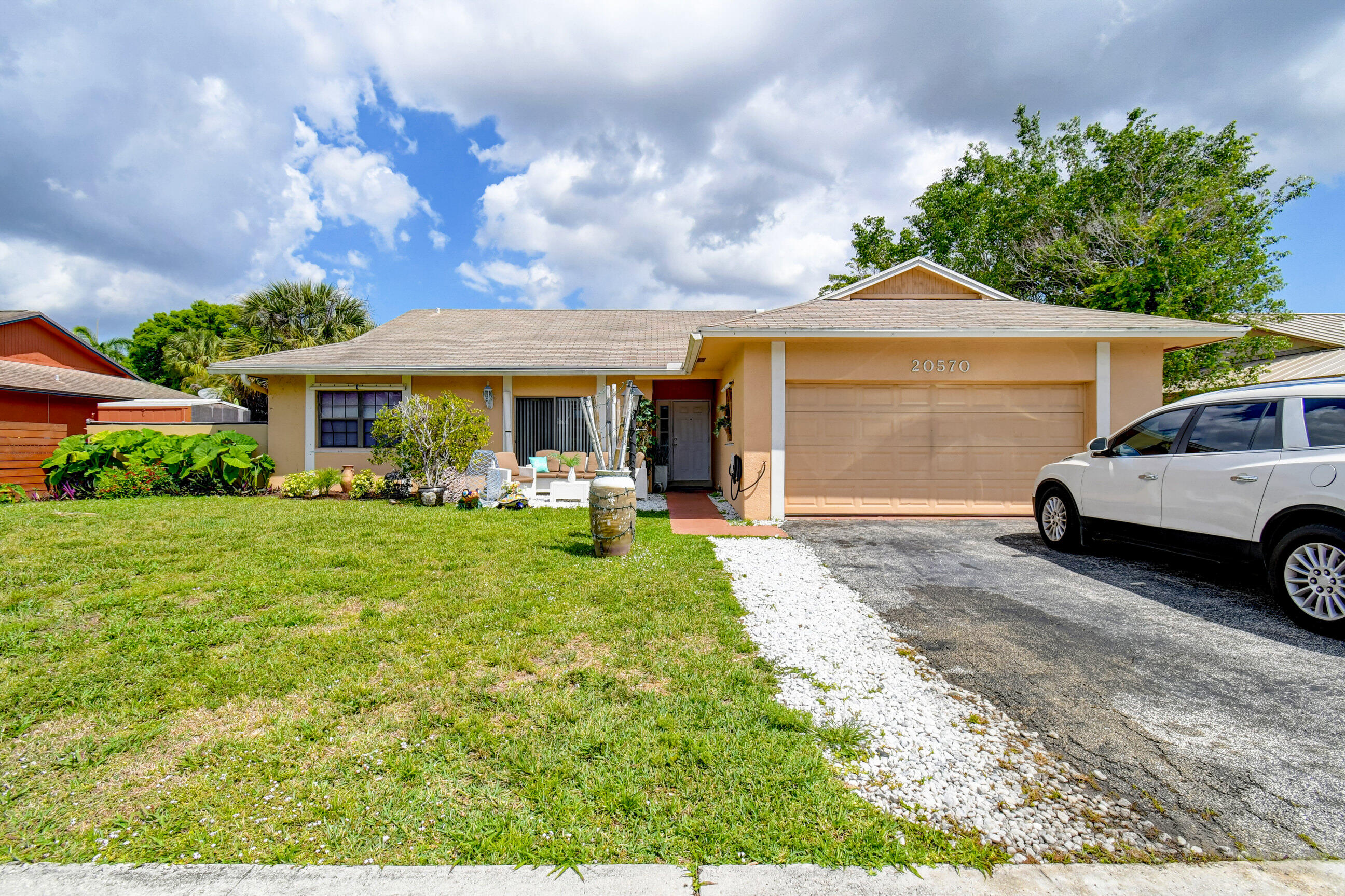 20570 Carousel Circle West Boca Raton, FL 33434 - Photo 2 of 36 DSC_5091