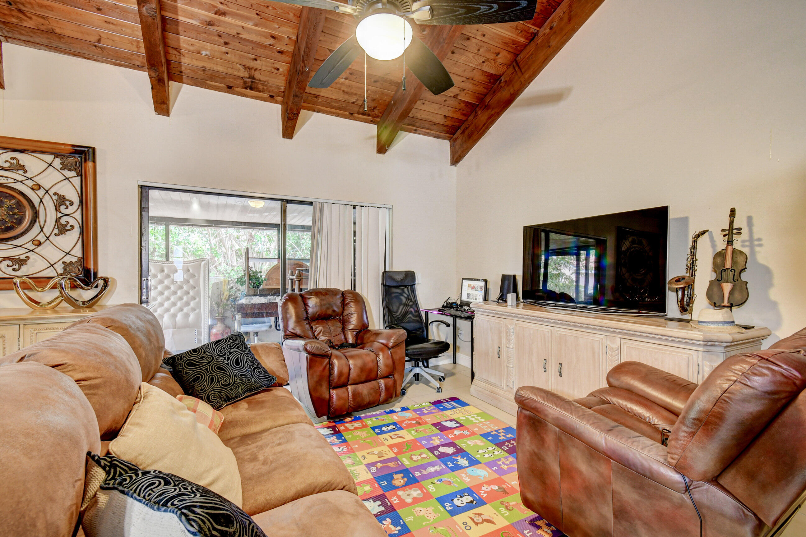 20570 Carousel Circle West Boca Raton, FL 33434 - Photo 6 of 36 DSC_5180_1_2_3_4