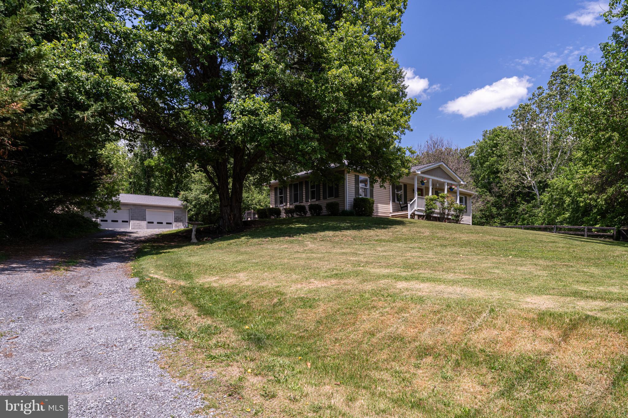 35094 Scotland Heights Road Round Hill, VA 20141 - Photo 2 of 41 Driveway Entrance