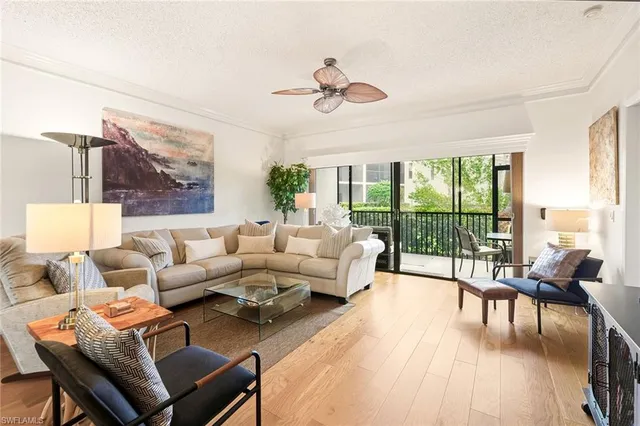 $699,000 | 571 Serendipity Drive, Unit 571, Naples, FL 34108