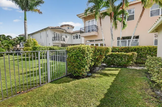 $759,813 | 9946 Coronado Lake Drive, Boynton Beach, FL 33437