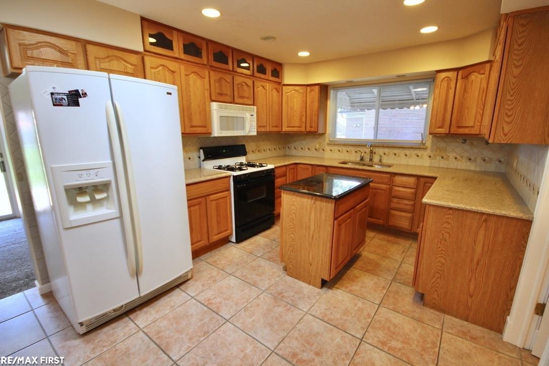 8050 Busch Street Center Line, MI 48015 - Photo 6 of 38 50044858-5.JPG