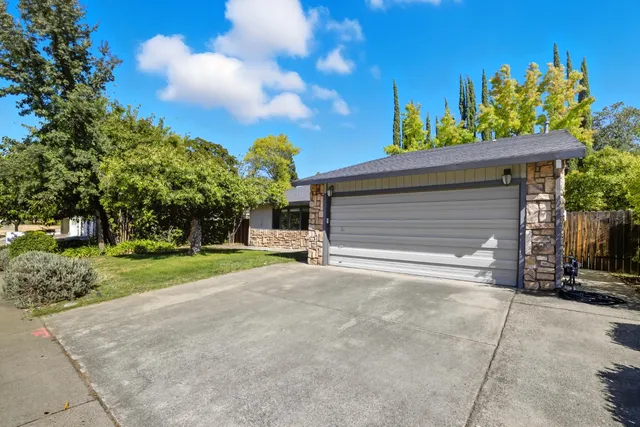 a view of a house with a yard and garage