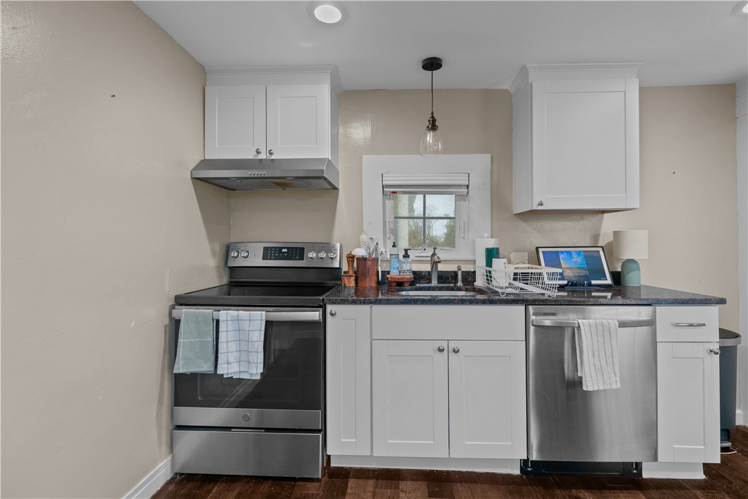 5 Elliot Place Newport, RI 02840 - Photo 9 of 38