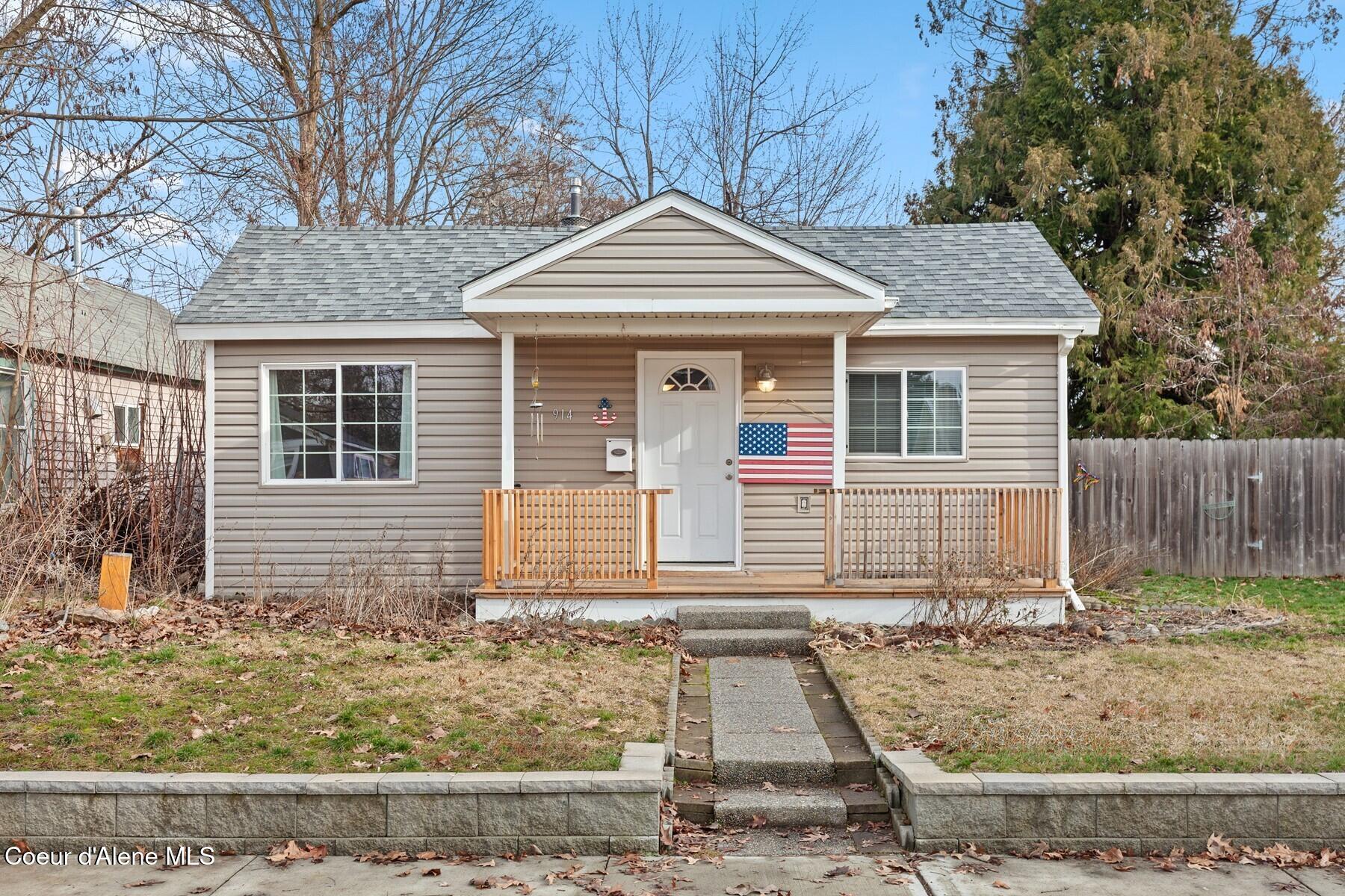 Single Level Cute Midtown Home