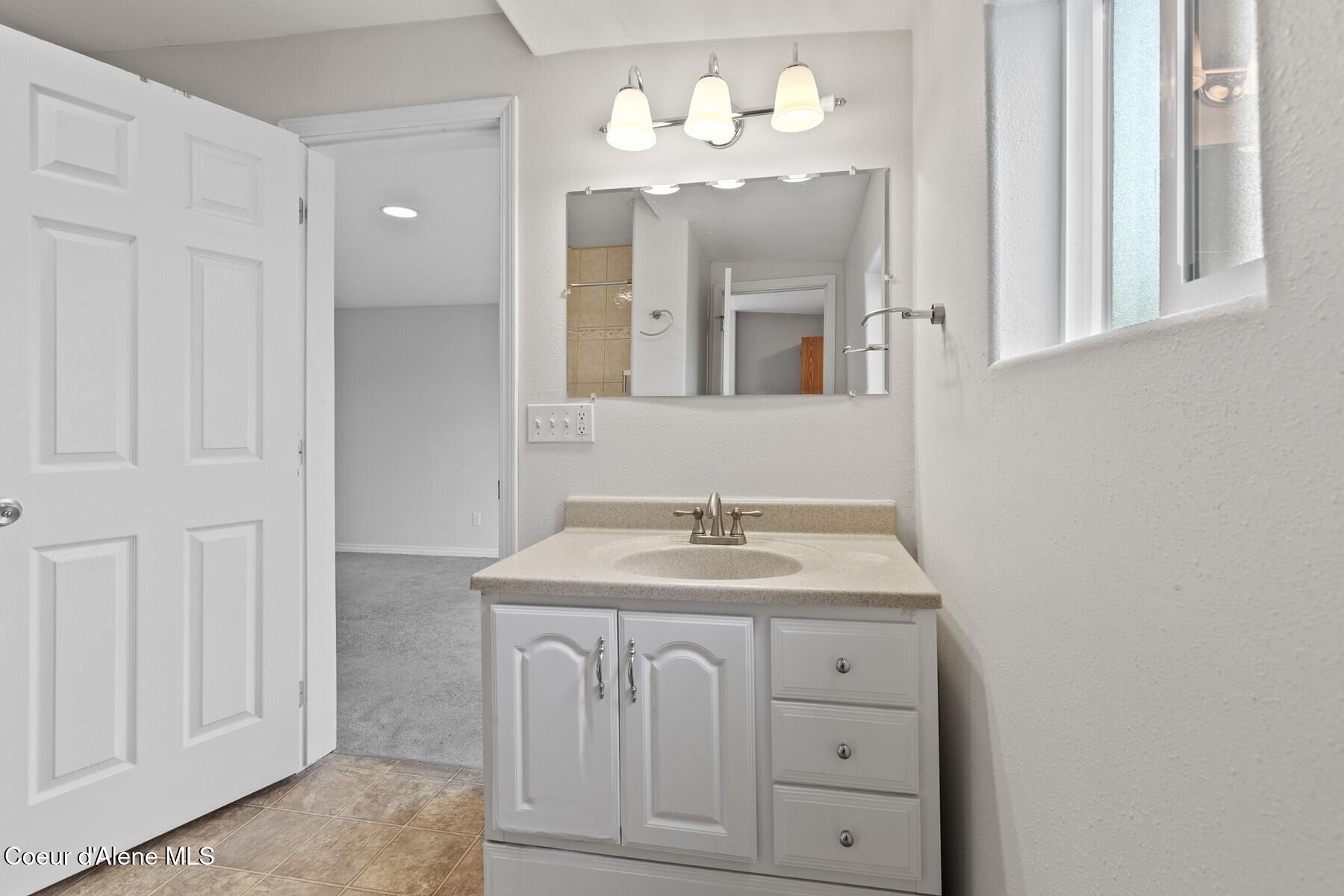 914 6th Street Coeur D'Alene, ID 83814 - Photo 5 of 25 Bathroom