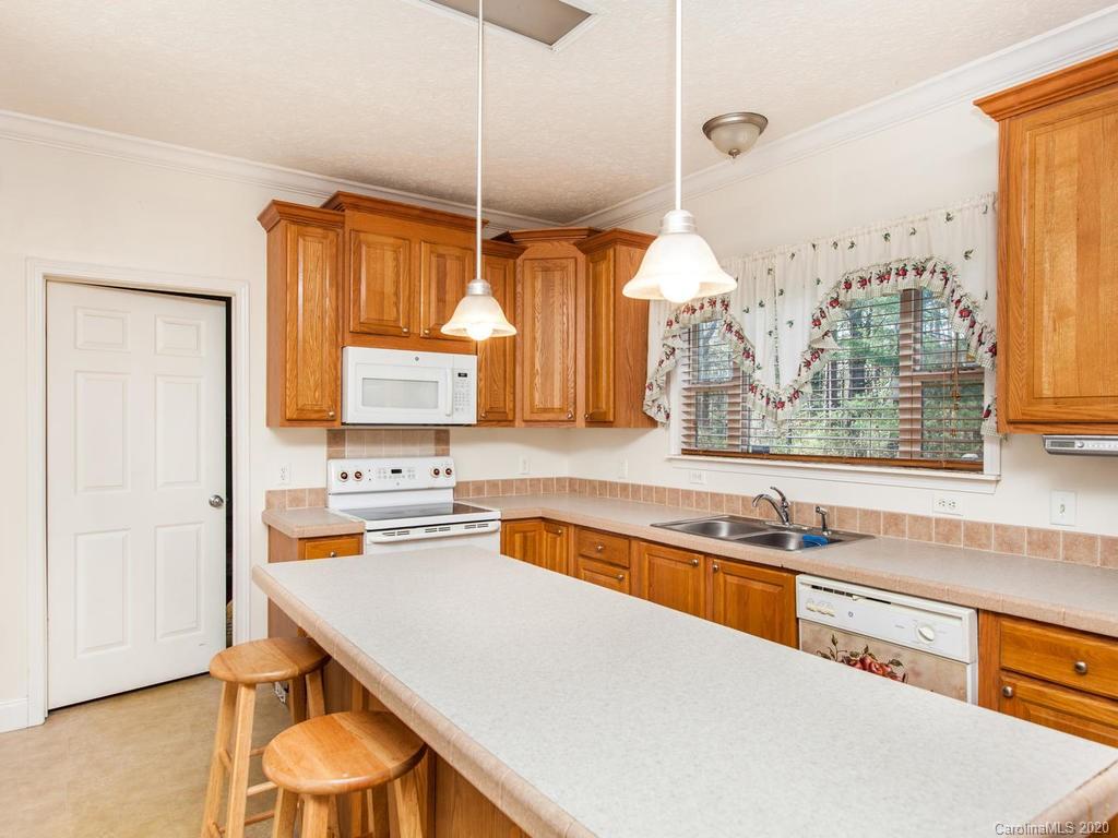 112 Roper Road East Flat Rock, NC 28726 - Photo 16 of 35 Gallery Image 16