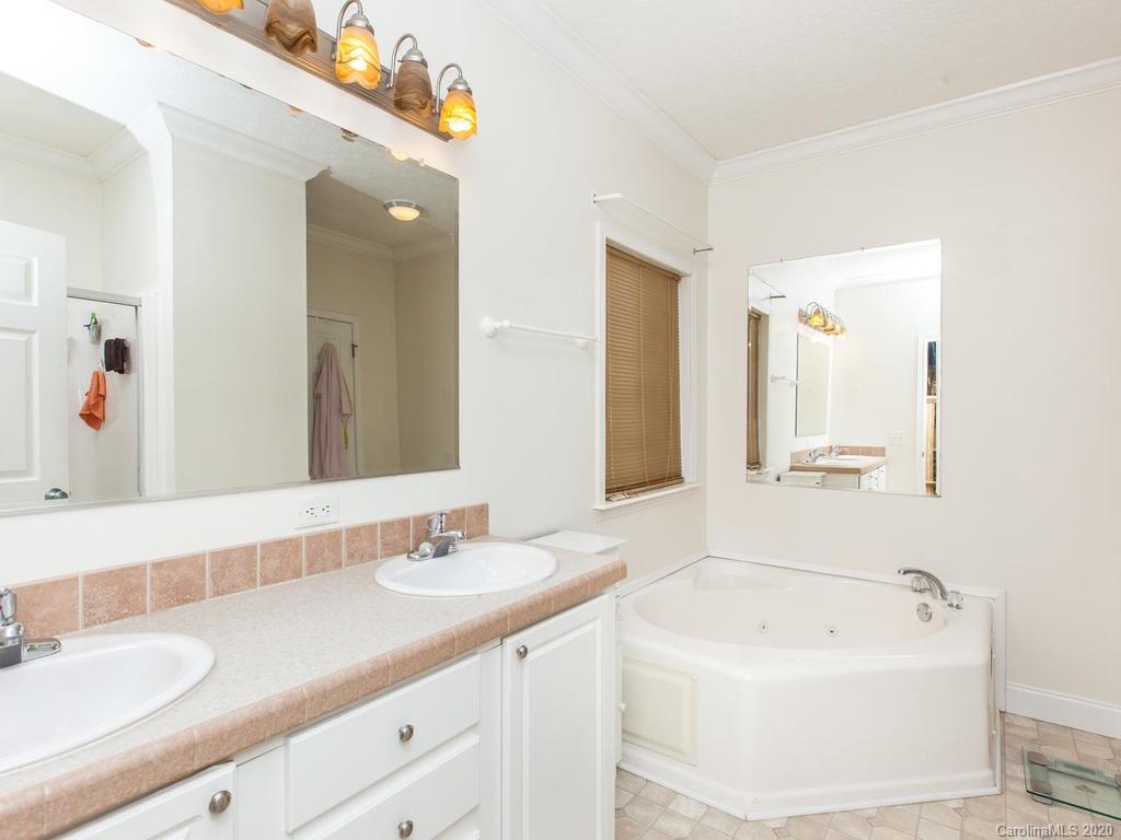 112 Roper Road East Flat Rock, NC 28726 - Photo 22 of 35 Gallery Image 22