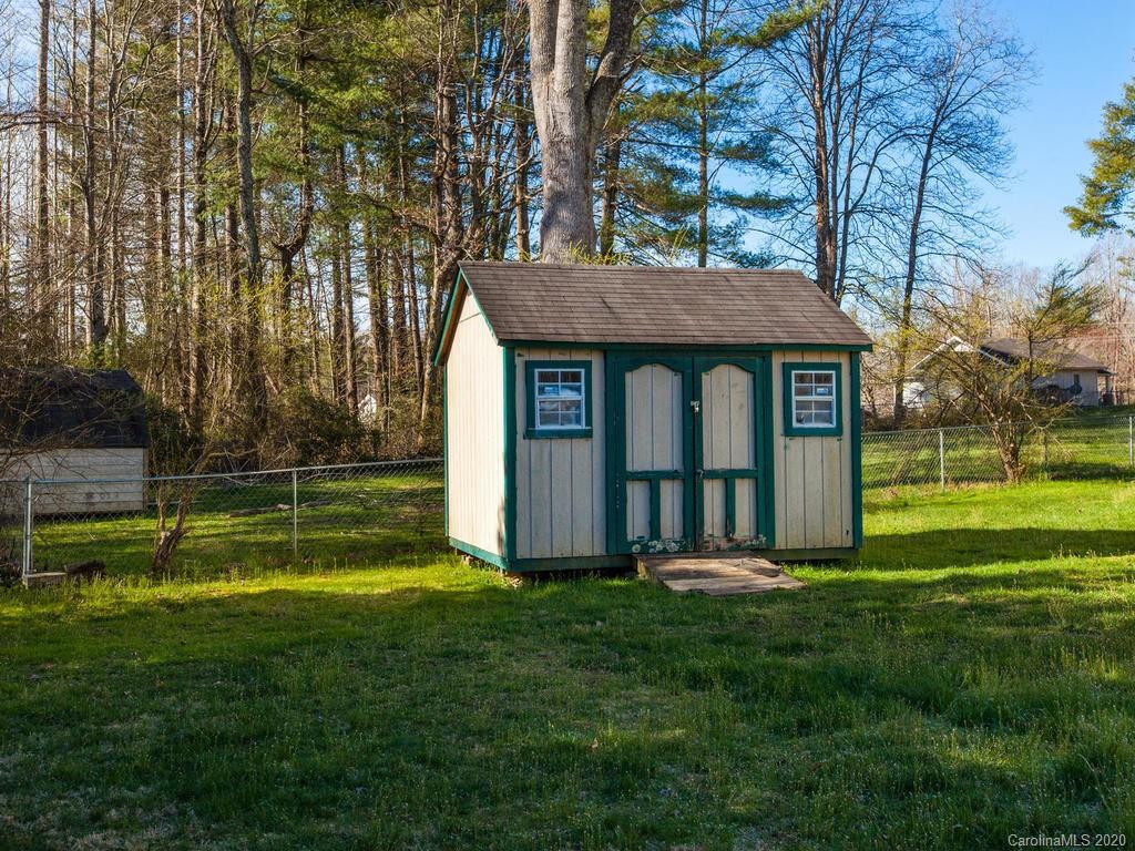 112 Roper Road East Flat Rock, NC 28726 - Photo 31 of 35 Gallery Image 31