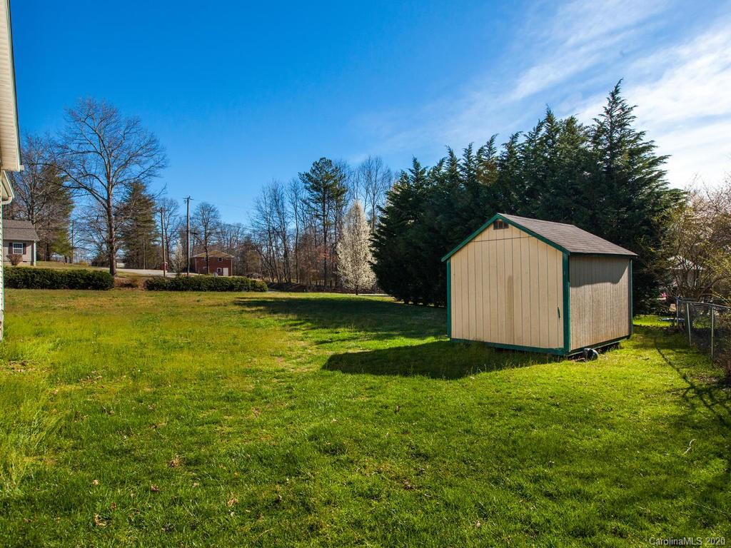 112 Roper Road East Flat Rock, NC 28726 - Photo 32 of 35 Gallery Image 32