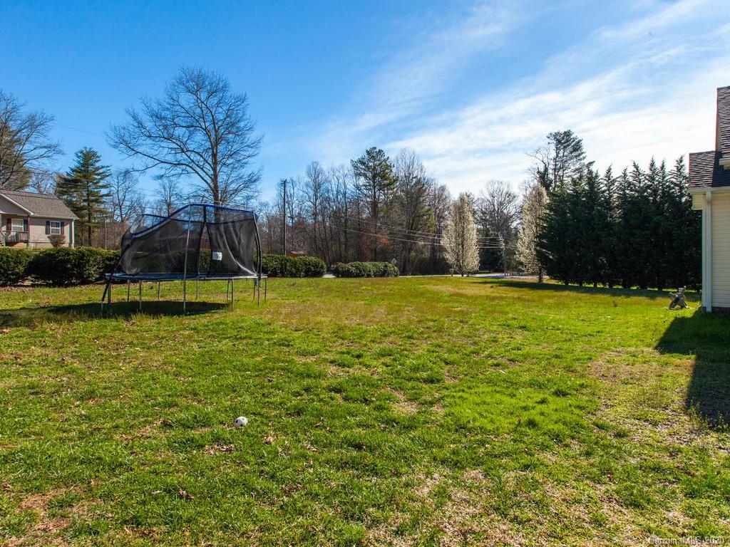 112 Roper Road East Flat Rock, NC 28726 - Photo 7 of 35 Gallery Image 7